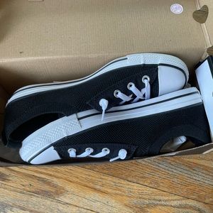 Brand new women’s converse size 10